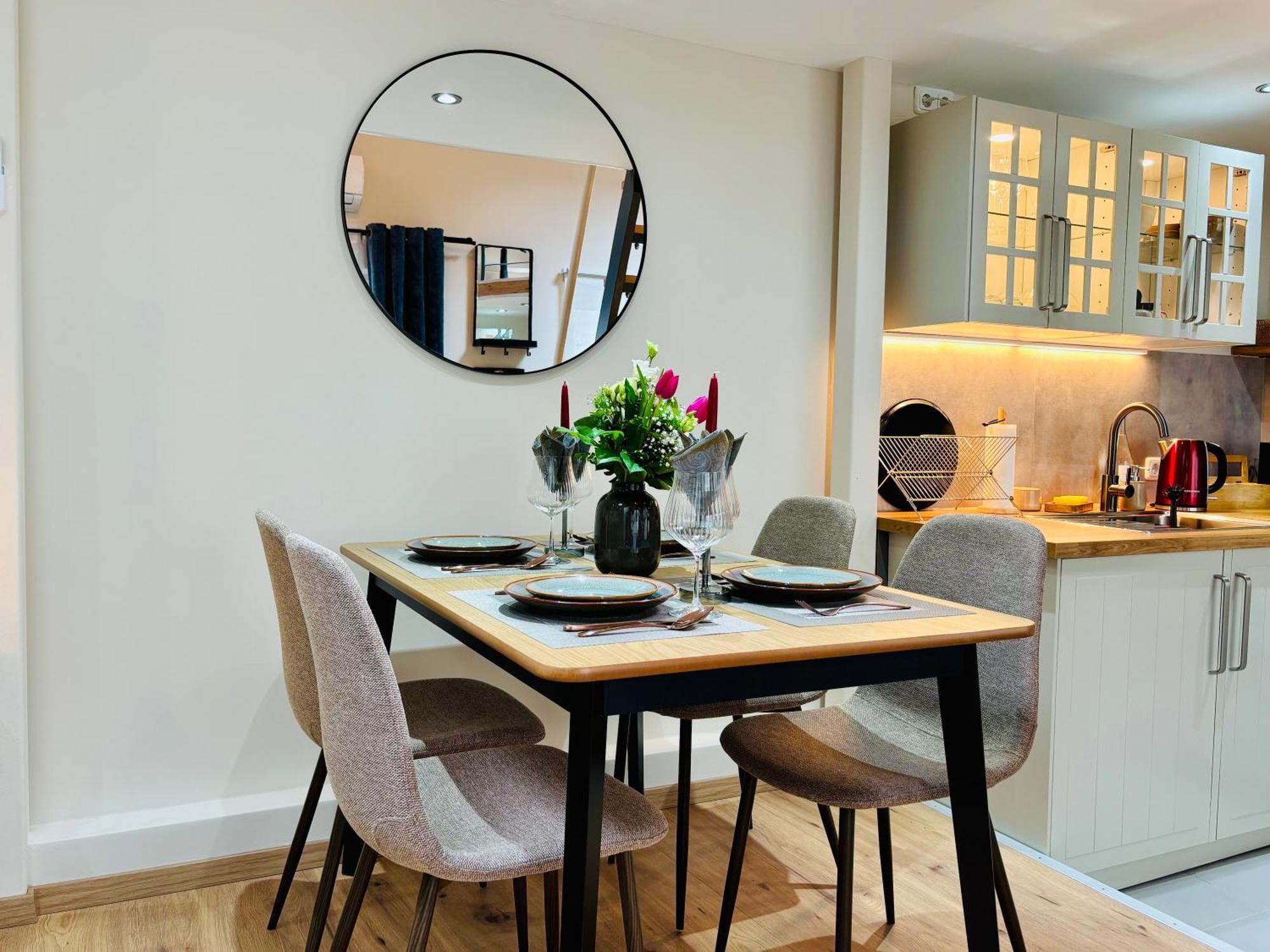 Moondayhomes - Toplocation I 4persons I Gallery Maisonette Boutique Pera